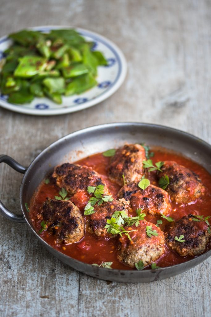 Griechische Hackbällchen in würziger Tomatensauce - Dinner um Acht