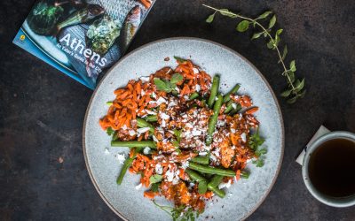 Griechische Nudeln mit Sesam-Minz Sauce, Bohnen und Huhn