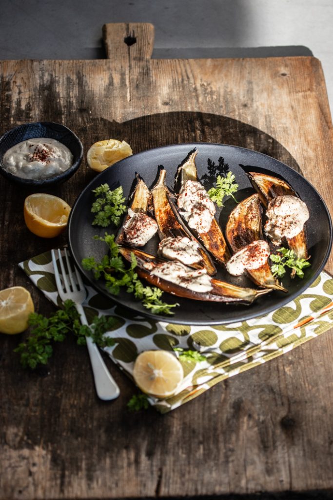 Auberginen mit Sesam-Knoblauch-Joghurt - Dinner um Acht
