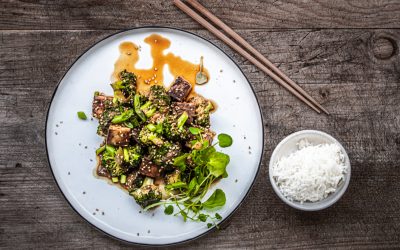 Asiatischer Sesam-Tofu mit Broccoli