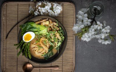 Kohlrabi Ramen mit grünem Spargel