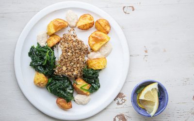 Fisch mit Mandel-Gewürzkruste, Ofenkartoffeln und Tahini