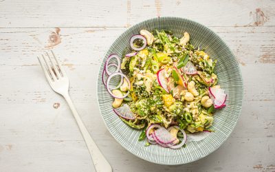 Avocado Mango Salat mit Tahini-Ingwer Dressing