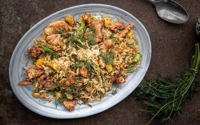 Reispfanne mit grünem Spargel, Orangen, Feta und rauchiger Pute