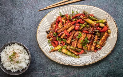 Tofu Stir Fry – knuspriger Tofu mit grünem Spargel