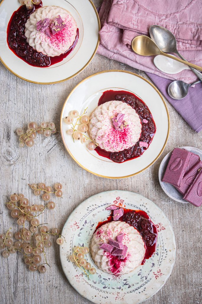 Mandel Panna Cotta mit Rote Bete-Rhabarber Schokolade und Rote Bete ...