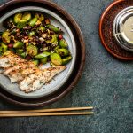 Gurkensalat mit chinesischem Chiliöl-Dressing und Huhn