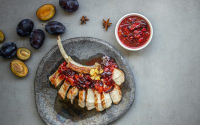 Stielkotelett mit scharfer Zwetschgensauce