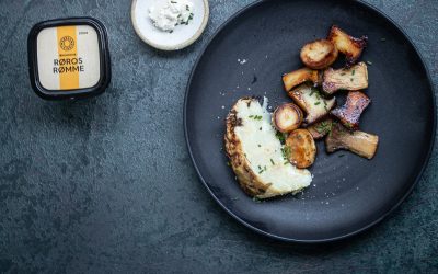 Ofengerösteter Sellerie mit Kräutersaitlingen, Tamari-Butter und Sauerrahm aus Røros