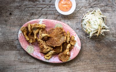 Frittierte Austernpilze mit Kimchi Mayo und Sellerie Slaw (vegan)