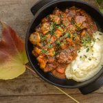 Geschmortes Rindfleisch mit Maroni, Orangen und Zimt