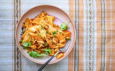 Nudeln mit Huhn und Paprika-Muskat Sauce