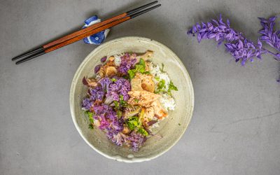 Butterzartes Sesamhühnchen mit wildem Lila Blumenkohl