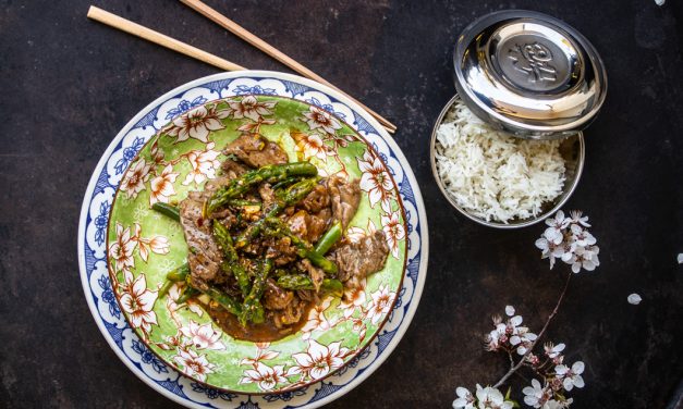 Sichuan Küche: Rinderlende mit grünem Spargel