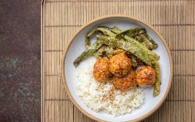 Zart, würzig, japanisch: Hühnerbällchen mit Sesam-Bohnen aus dem Ofen