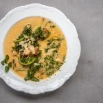 Kichererbsen-Parmesan Suppe mit getrockneten Tomaten, Mangold und Salsiccia