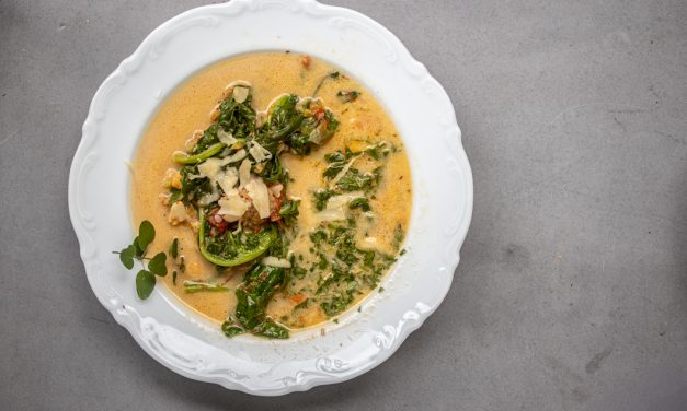Kichererbsen-Parmesan Suppe mit getrockneten Tomaten, Mangold und Salsiccia