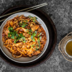 Cremige Chicken Udon mit koreanischer Gochujang, Limette und Honig