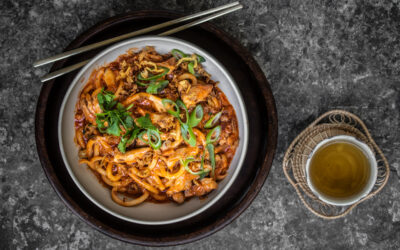 Cremige Chicken Udon mit koreanischer Gochujang, Limette und Honig