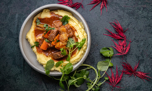 Geschmortes Rindfleisch mit Dr Pepper Limonade, Gewürzen, Fenchel und Karotten