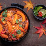 Huhn mit Kürbis, Chili, Chorizo und Reis (one Pot)