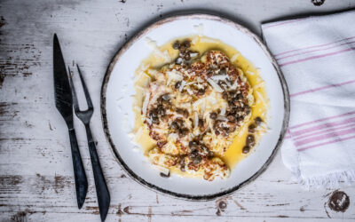 Blumenkohlsteaks mit Parmesan und Kapern-Zitronen-Butter