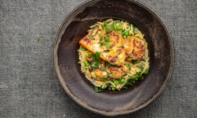 Gerösteter Blumenkohl mit Anchovis-Butter und Orzo