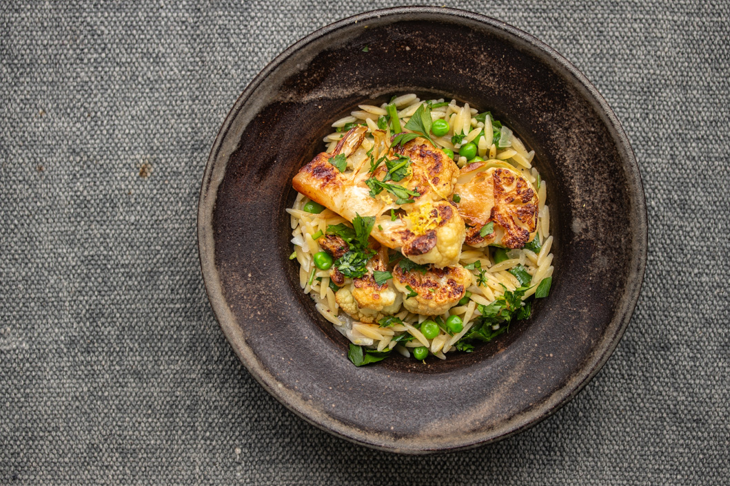 Gerösteter Blumenkohl mit Anchovis-Butter und Orzo