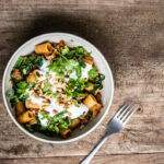 Harissa Beef mit Spinat, Feta-Joghurt Creme und Nudeln