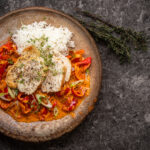 Hühnchenbrust mit Parmesan und Paprika-Thymian-Gemüse